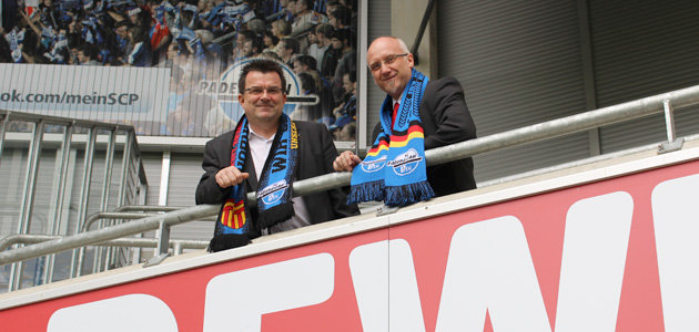 Geschäftsführender Vizepräsident Martin Hornberger(l.) und Dirk Weber, Bezirksmanager der REWE Markt GmbH