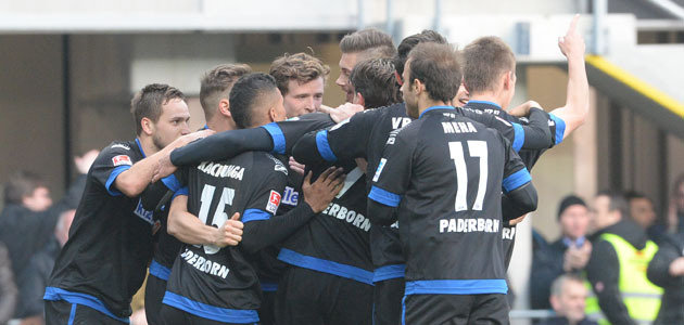 Torjubel: SC Paderborn 07 - DSC Arminia Bielefeld, 16.02.2014, Endstand: 4:0.